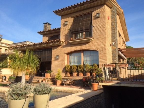 ESPECTACULAR CHALET INDIVIDUAL VILAFORTUNY CAMBRILS