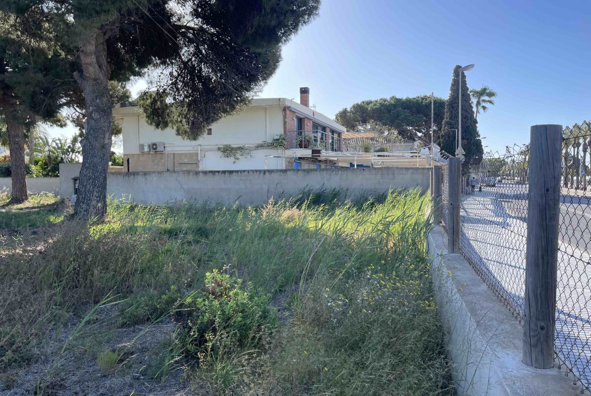 Terreno Frontal al mar Pi Rodó Cambrils