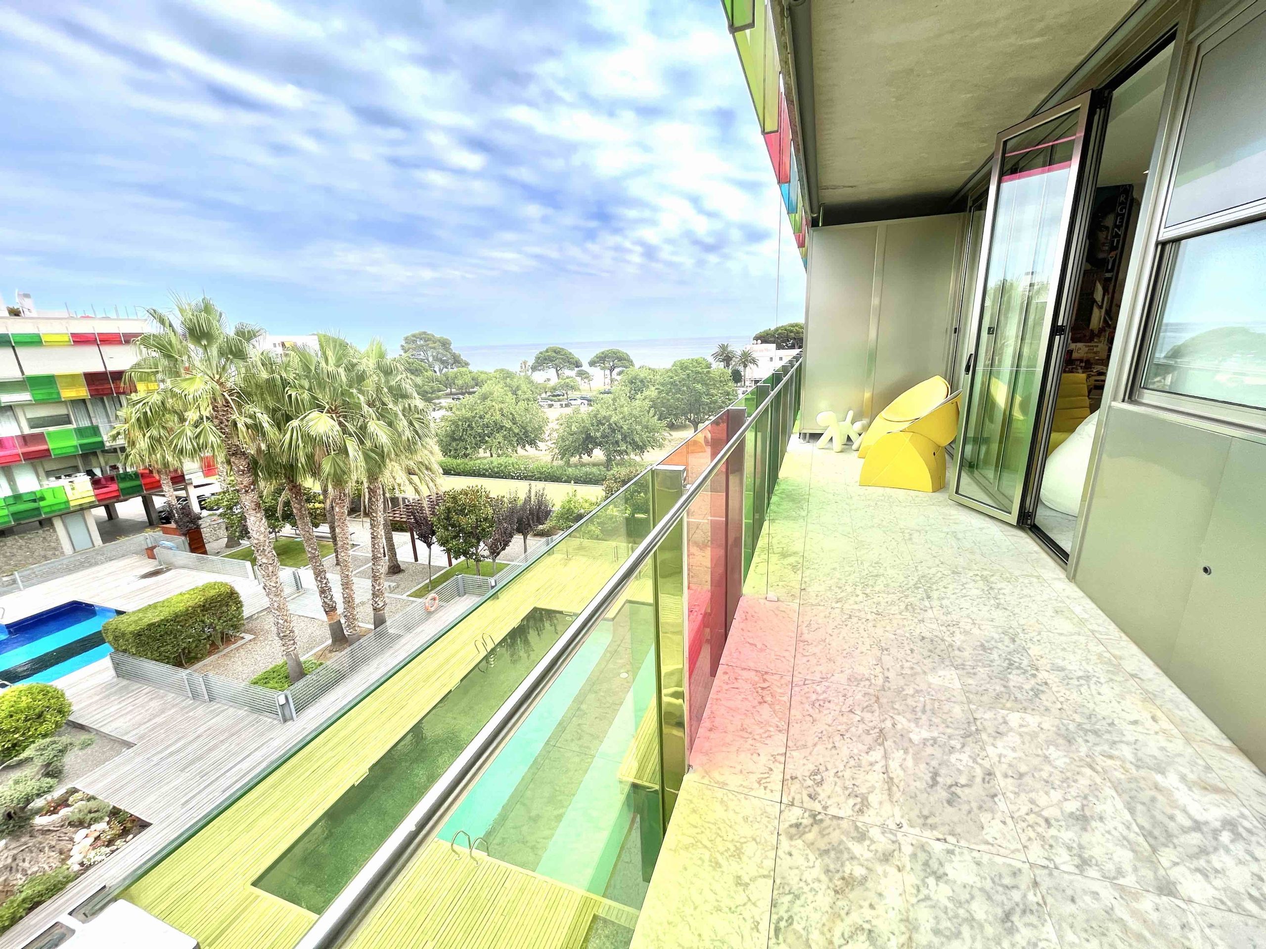 atico-lateral-en-cambrils-con-vistas-al-mar-edificio-thalassa-foto1 Espectacular Ático Edificio Colores Thalassa Cambrils