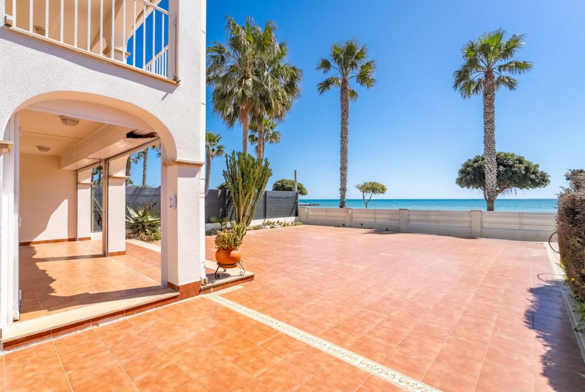 Espectacular chalet frontal al mar