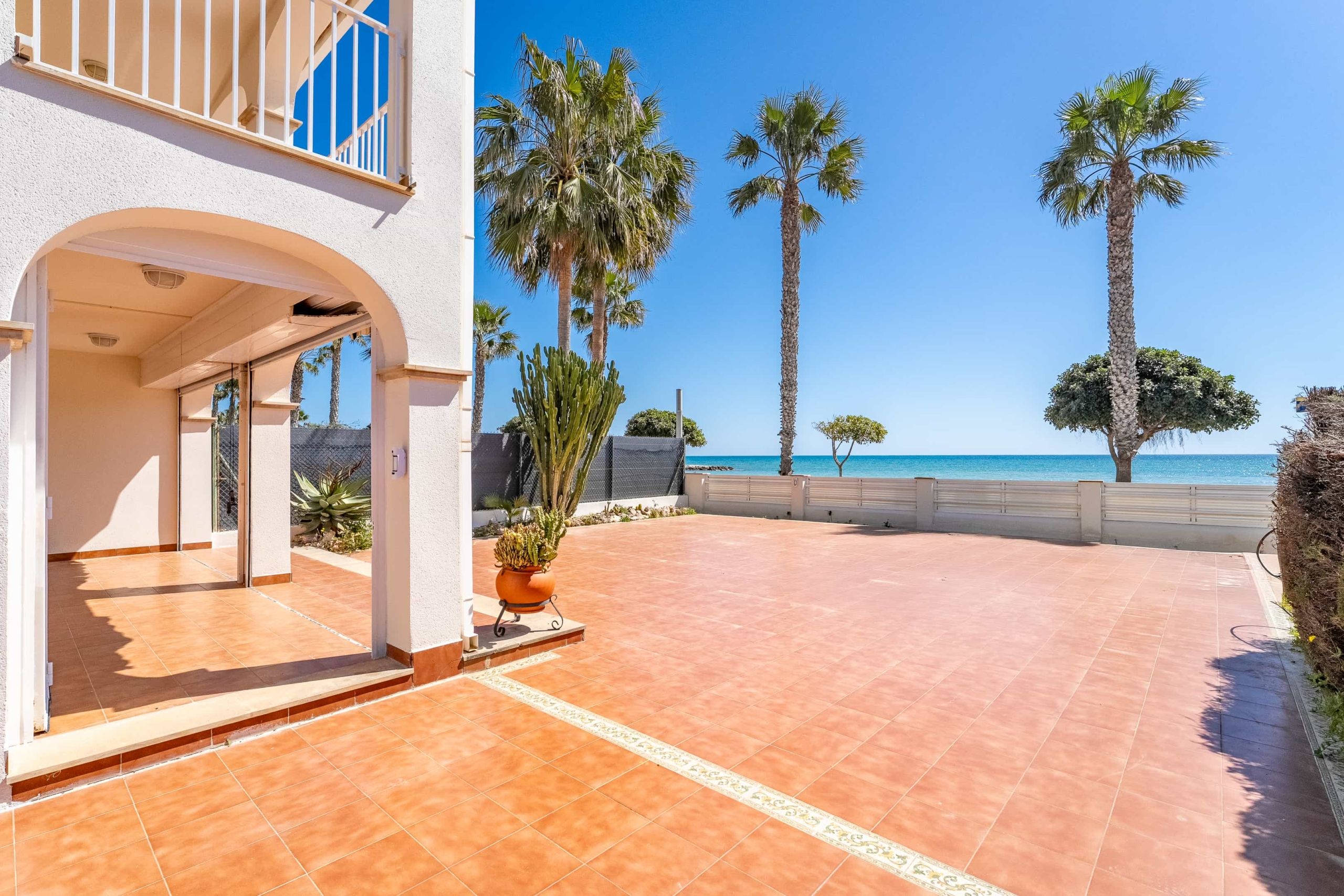 PL BAJA TERRAZA VIRTUAL 5 Espectacular chalet frontal al mar