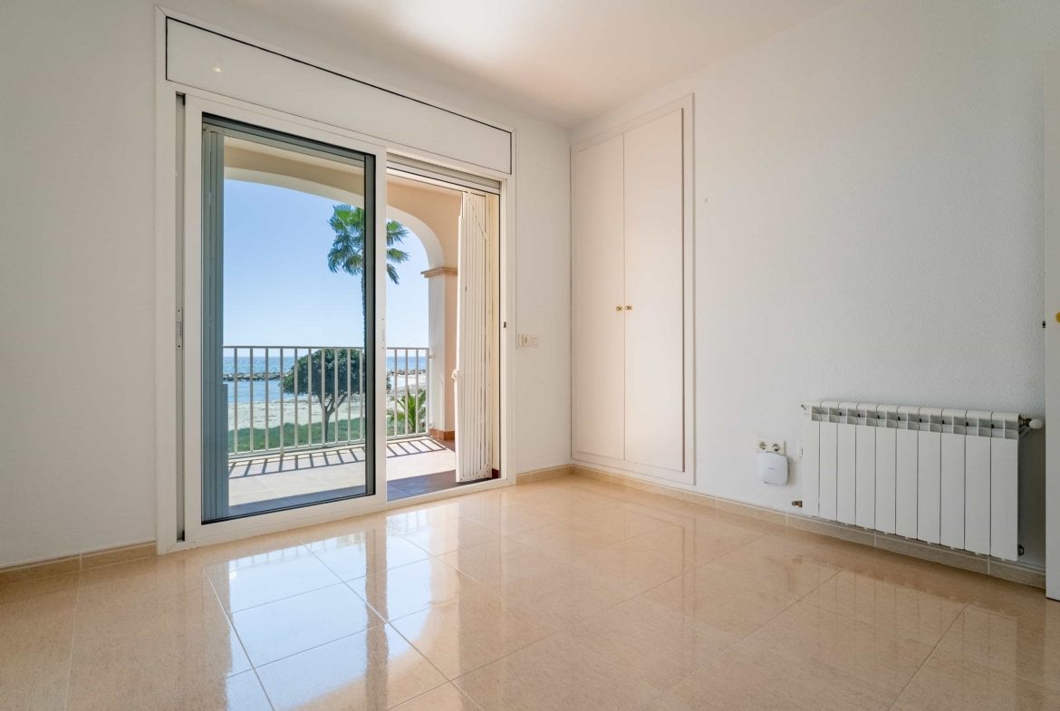 Espectacular chalet frontal al mar