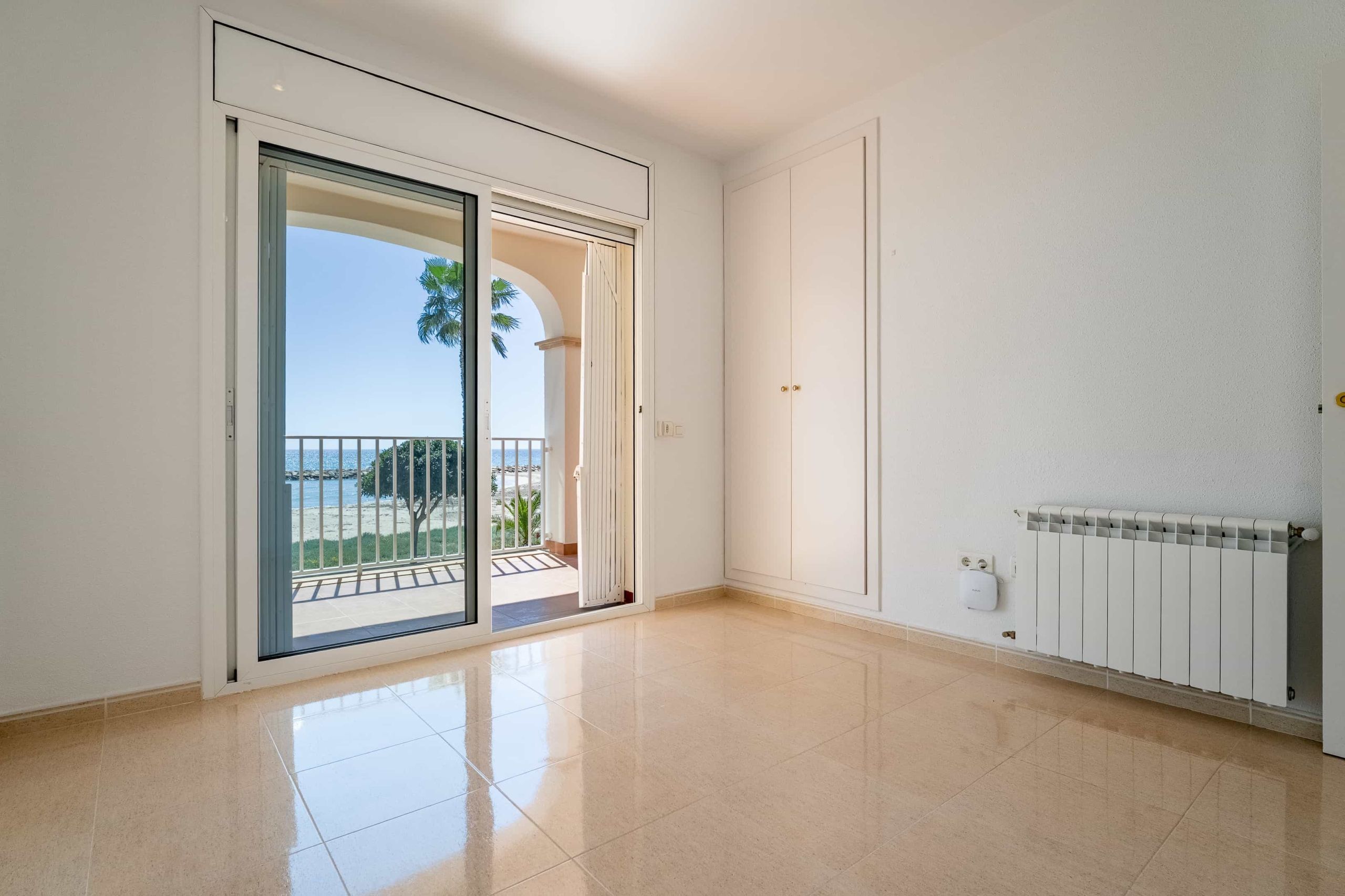 PLANTA 1 HAB 1 – 1 Espectacular chalet frontal al mar