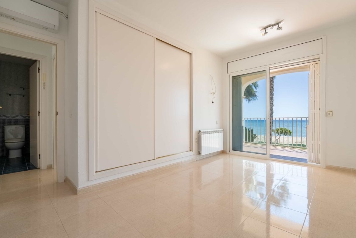 Espectacular chalet frontal al mar