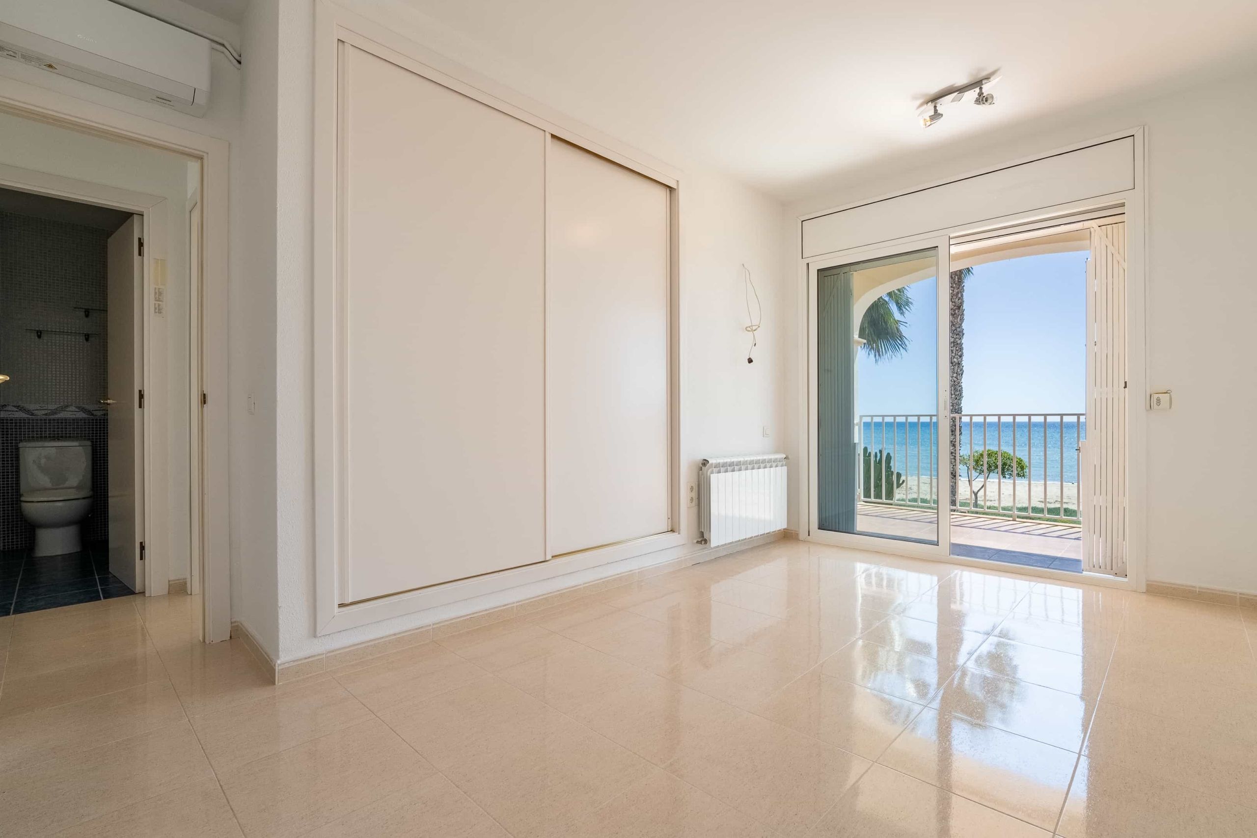 PLANTA 1 HAB 2 – 2 Espectacular chalet frontal al mar