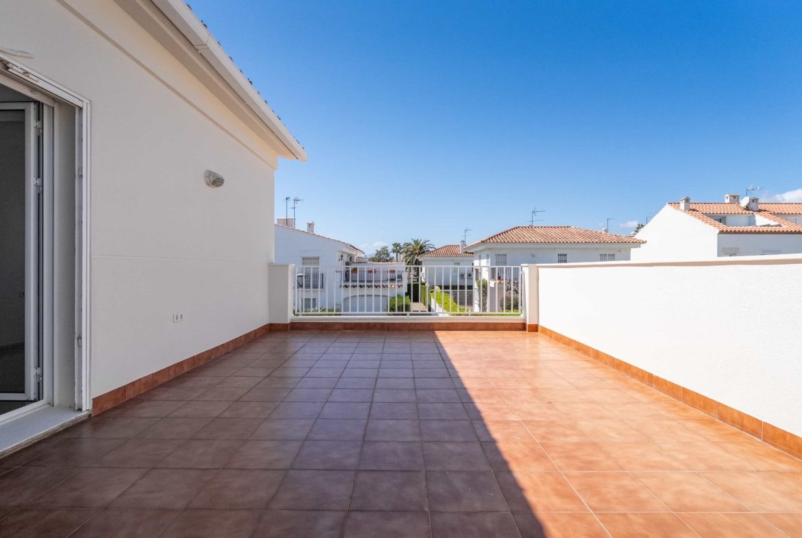 Espectacular chalet frontal al mar