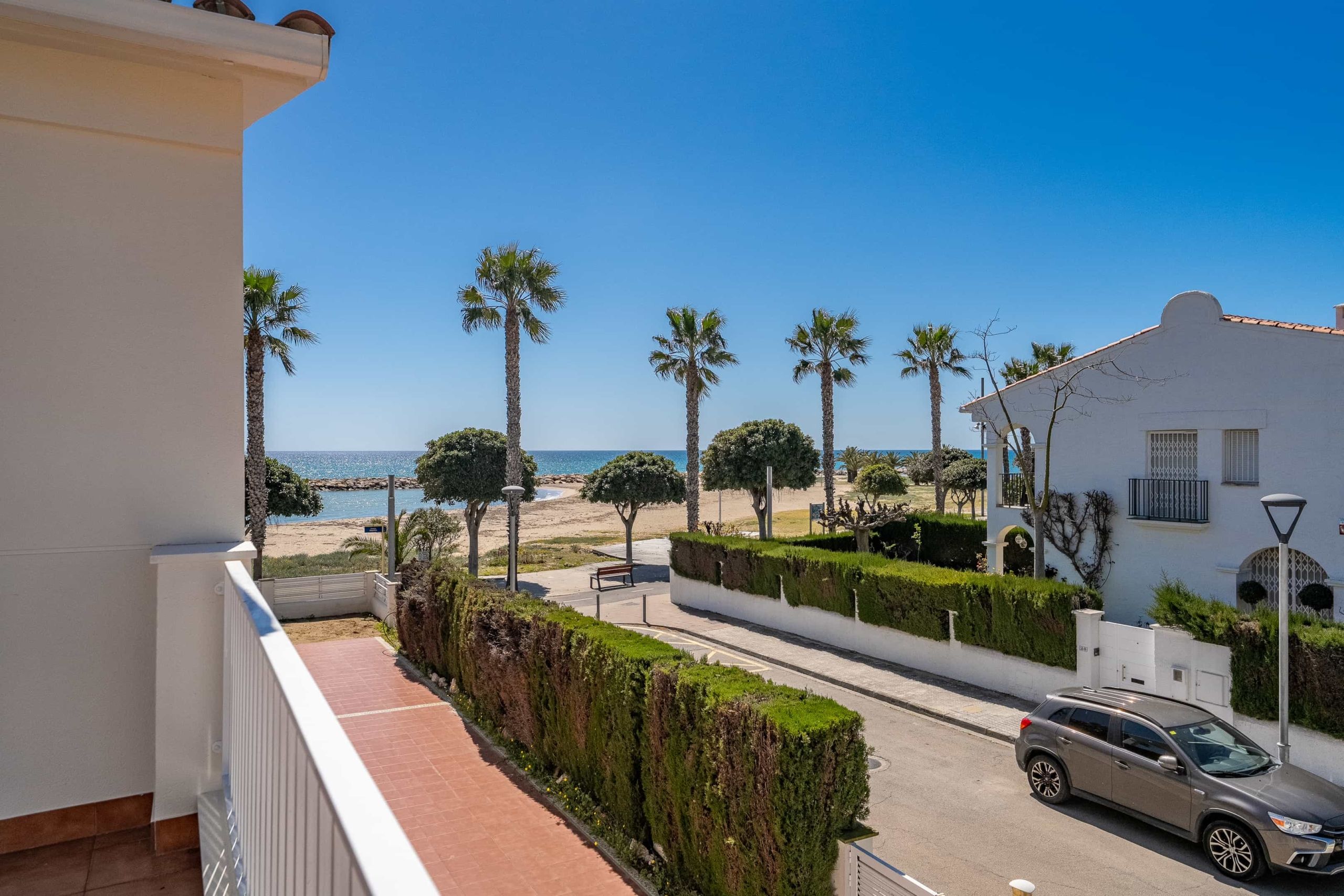 PLANTA 1 TERRAZA 2 Espectacular chalet frontal al mar