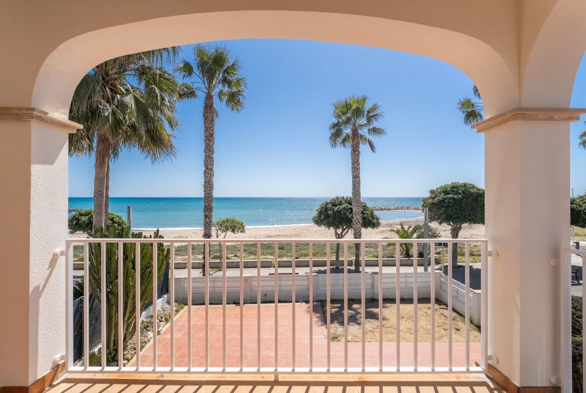 Espectacular chalet frontal al mar