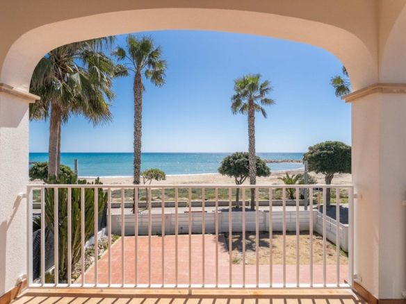 Espectacular chalet frontal al mar