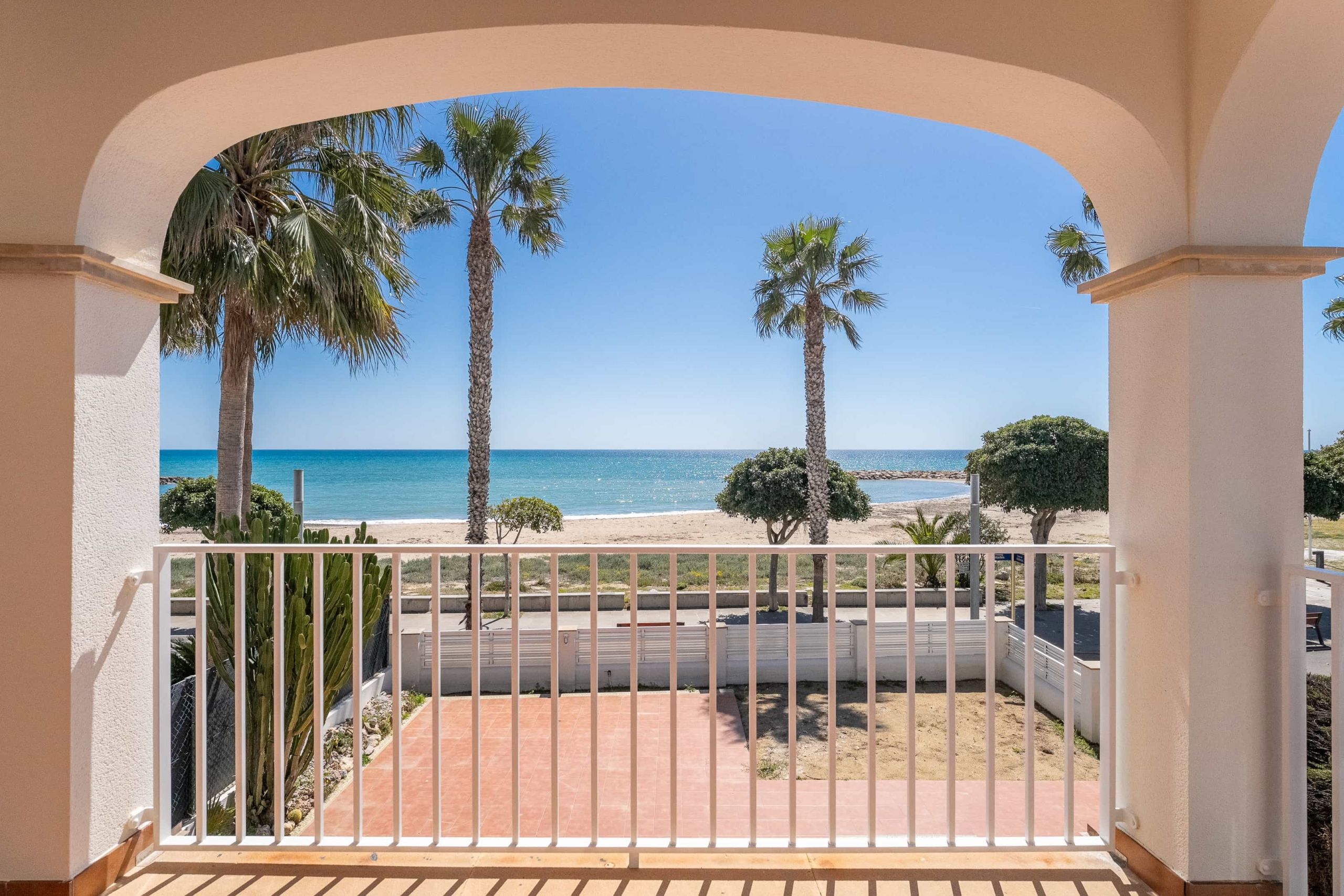 VISTAS TERRAZA 3 Espectacular chalet frontal al mar