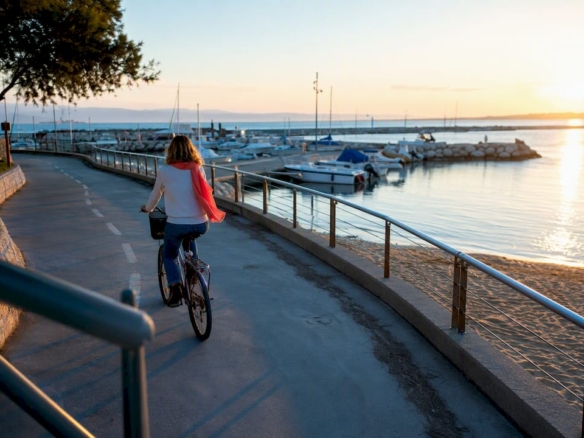 Paseo marítimo de Cambrils al amanecer