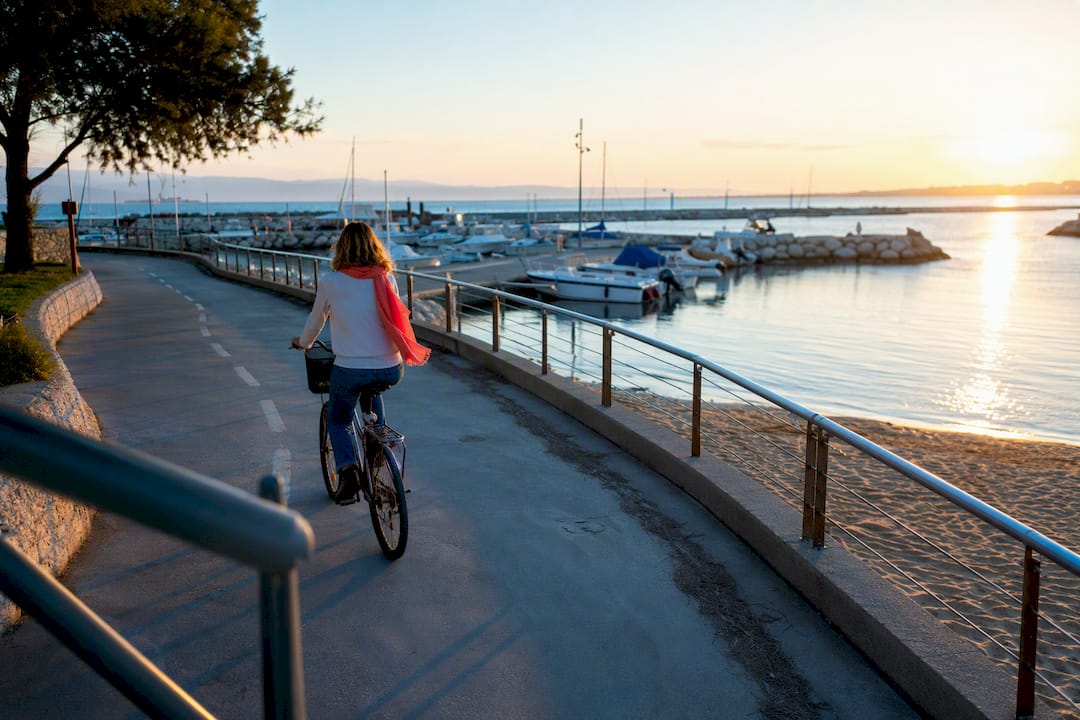 Paseo marítimo de Cambrils al amanecer